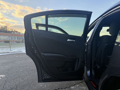 Used 2017 Dodge Charger R/T w/ Blacktop Package image 19