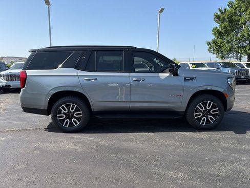 Used 2024 GMC Yukon AT4 w/ Technology Package AWD/4WD image 4