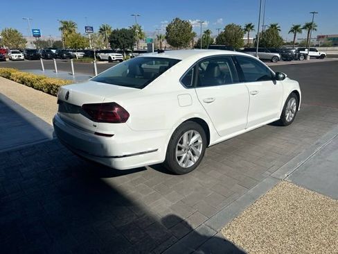 Used 2018 Volkswagen Passat 2.0T SE FWD image 5