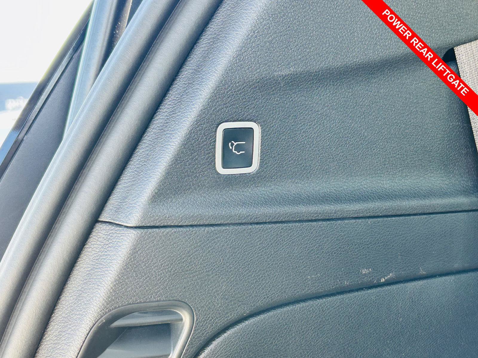 Used 2025 Chrysler Pacifica Select FWD image 11