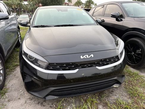 Used 2023 Kia Forte LXS w/ LXS Technology Package FWD image 5