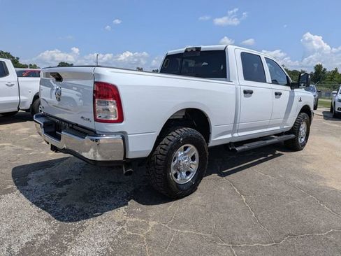 Used 2024 RAM 2500 Tradesman w/ Chrome Appearance Group AWD/4WD image 4