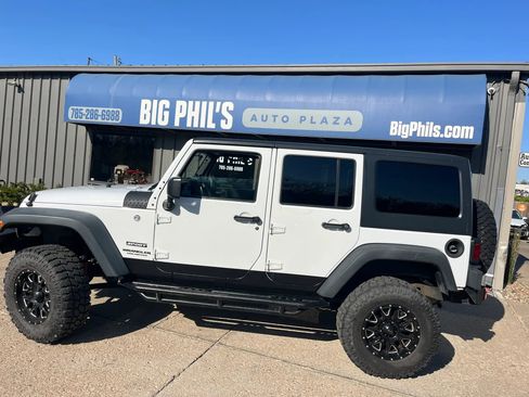 Used 2012 Jeep Wrangler Unlimited Sport image 3