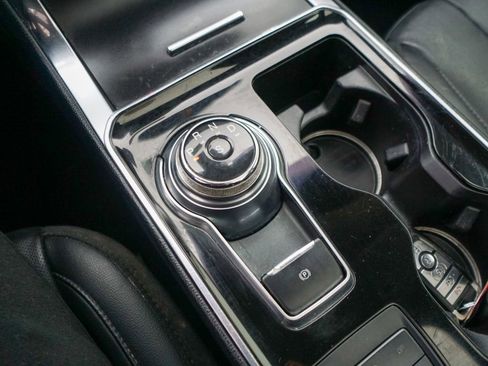 Used 2019 Ford Edge Titanium w/ Equipment Group 301A image 32