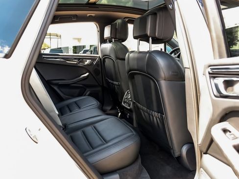 Used 2024 Porsche Macan AWD/4WD image 40