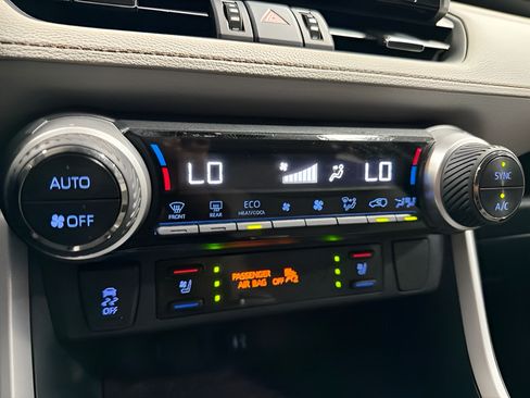 Used 2019 Toyota RAV4 Limited AWD/4WD image 24