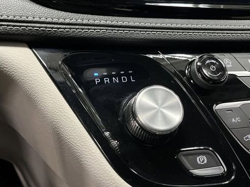 Certified 2024 Chrysler Pacifica Touring-L image 21