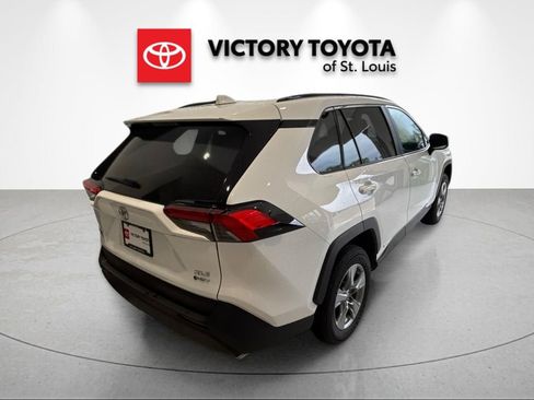 Used 2025 Toyota RAV4 XLE AWD/4WD image 3