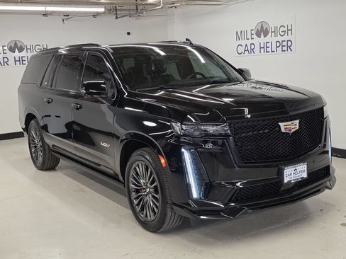 Used 2023 Cadillac Escalade ESV V AWD/4WD image 4
