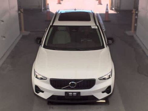 Used 2026 Volvo XC40 B5 Plus AWD/4WD image 2