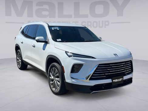 Certified 2025 Buick Enclave Preferred image 7