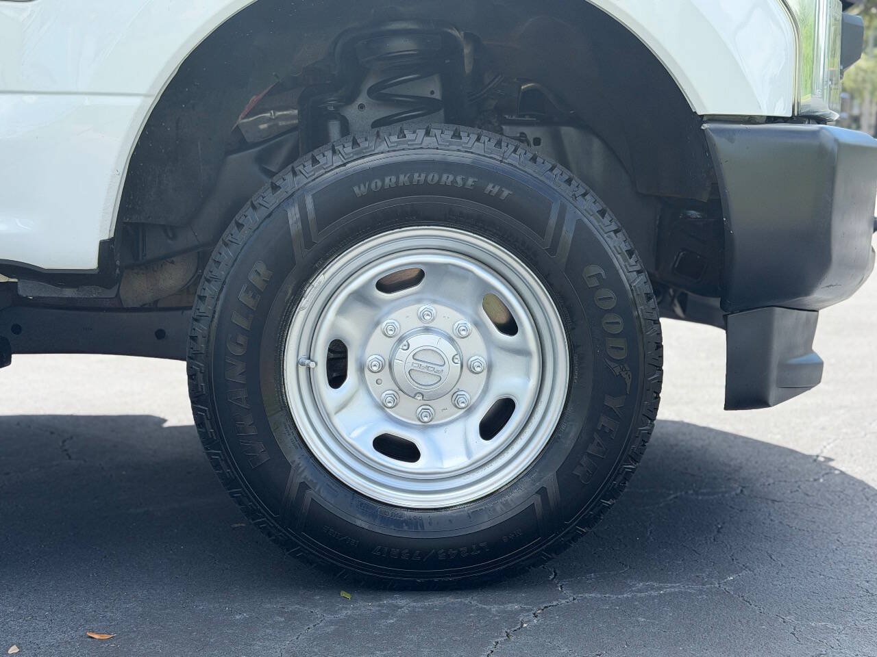 Used 2017 Ford F250 XL w/ Power Equipment Group AWD/4WD image 32