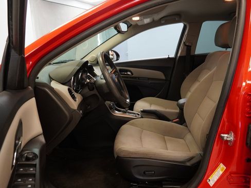 Used 2015 Chevrolet Cruze LT image 4