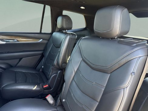 Used 2021 Cadillac XT6 Sport w/ LPO, ONYX Package image 27