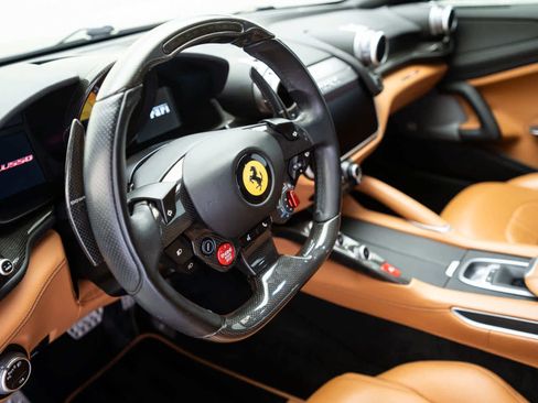 Used 2018 Ferrari GTC4Lusso AWD/4WD image 17