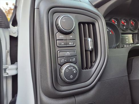 Used 2025 Chevrolet Silverado 1500 W/T image 8