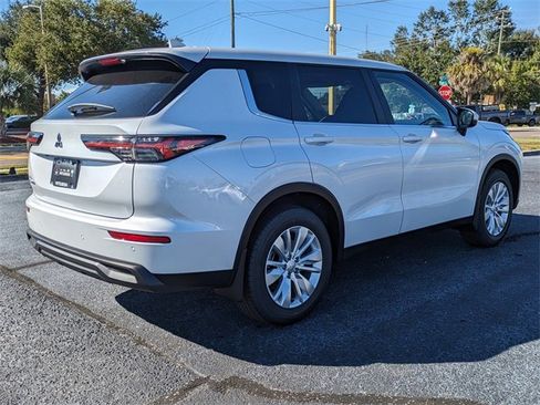 New 2025 Mitsubishi Outlander ES image 5