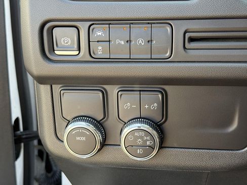 Used 2024 GMC Yukon SLT RWD image 17