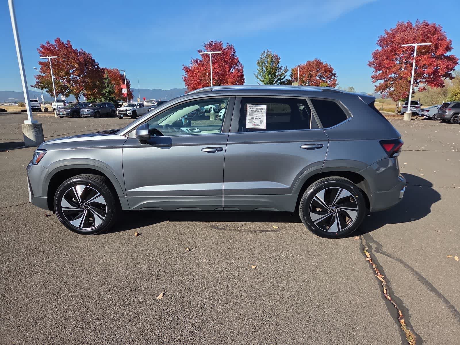 Used 2025 Volkswagen Taos SE AWD/4WD image 11