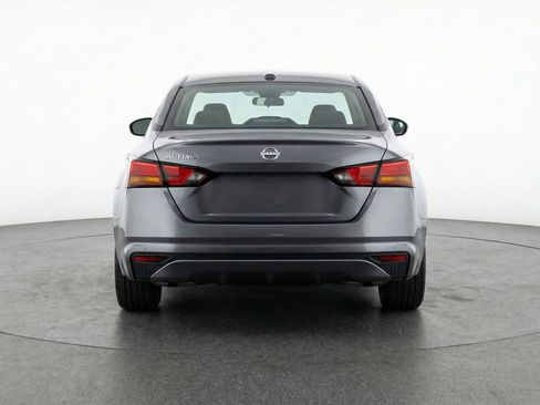 Used 2025 Nissan Altima 2.5 SV FWD image 7