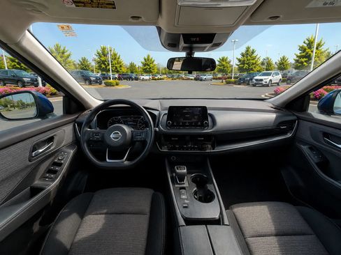 Used 2022 Nissan Rogue SV FWD image 12