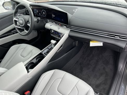 New 2025 Hyundai Elantra Limited image 18