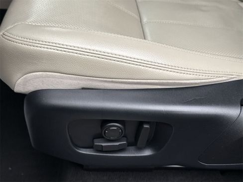 Used 2020 Land Rover Range Rover Velar S image 14