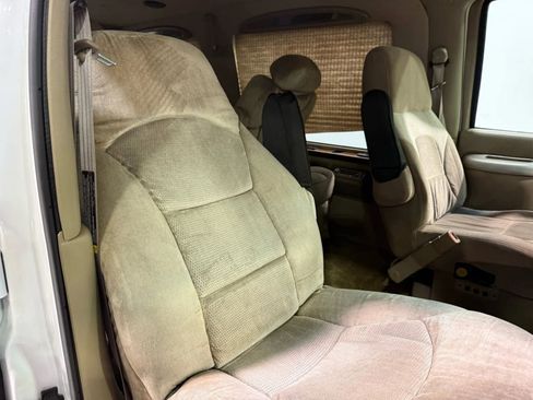 Used 2002 Chevrolet Express 1500 Base w/ LS Preferred Equipment Group image 17