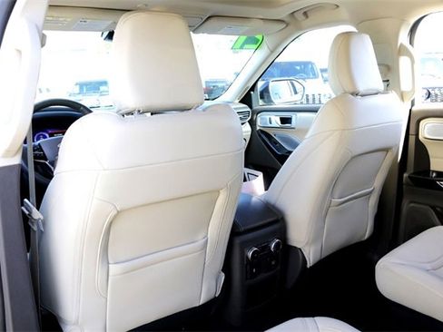 Used 2021 Ford Explorer Platinum w/ Premium Technology Package image 24