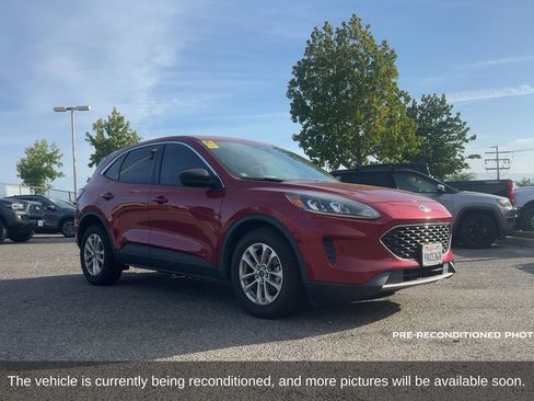 Used 2022 Ford Escape SE FWD image 3
