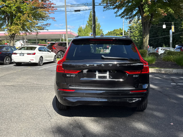 Certified 2023 Volvo XC60 B5 Core w/ Climate Package AWD/4WD image 3