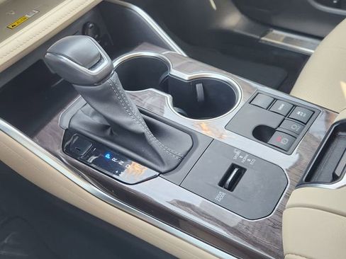 Used 2023 Toyota Highlander Limited FWD image 15