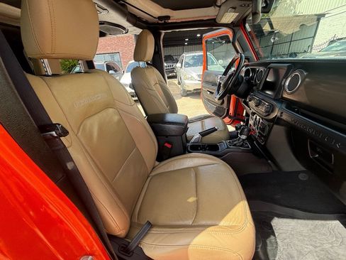 Used 2018 Jeep Wrangler Unlimited Rubicon w/ Dual Top Group AWD/4WD image 17