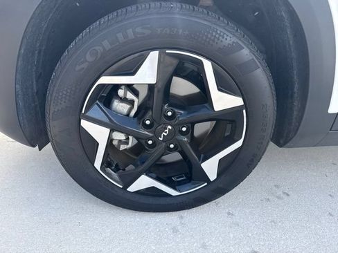 Certified 2025 Kia Seltos EX w/ EX Sunroof Package AWD/4WD image 13