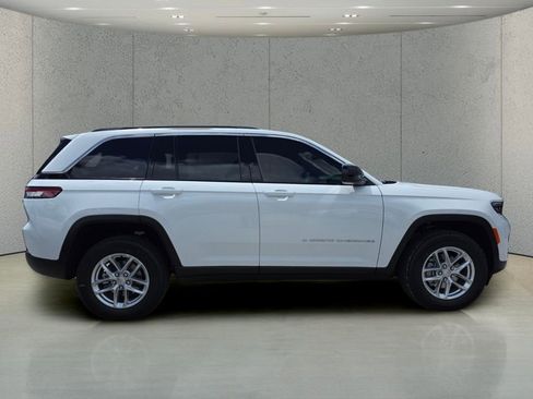 New 2026 Jeep Grand Cherokee Laredo X RWD image 3