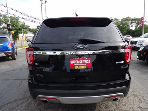 Used 2016 Ford Explorer XLT w/ Equipment Group 202A FWD image 4