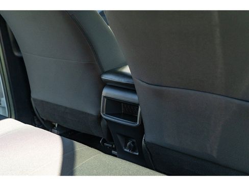 Used 2019 Toyota RAV4 LE FWD image 34