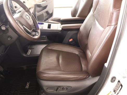 Used 2021 Toyota Sienna Platinum FWD image 12