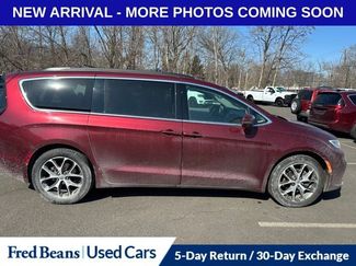 Certified 2022 Chrysler Pacifica Touring-L w/ Uconnect Theater Family Group video 3