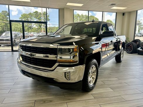 Used 2017 Chevrolet Silverado 1500 LT w/ LT Fleet Convenience Package RWD image 3