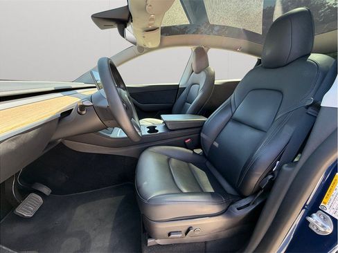 Used 2022 Tesla Model Y Long Range AWD/4WD image 2