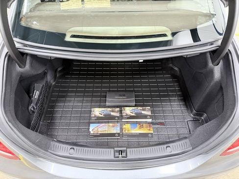 Used 2017 Mercedes-Benz E 300 4MATIC image 28