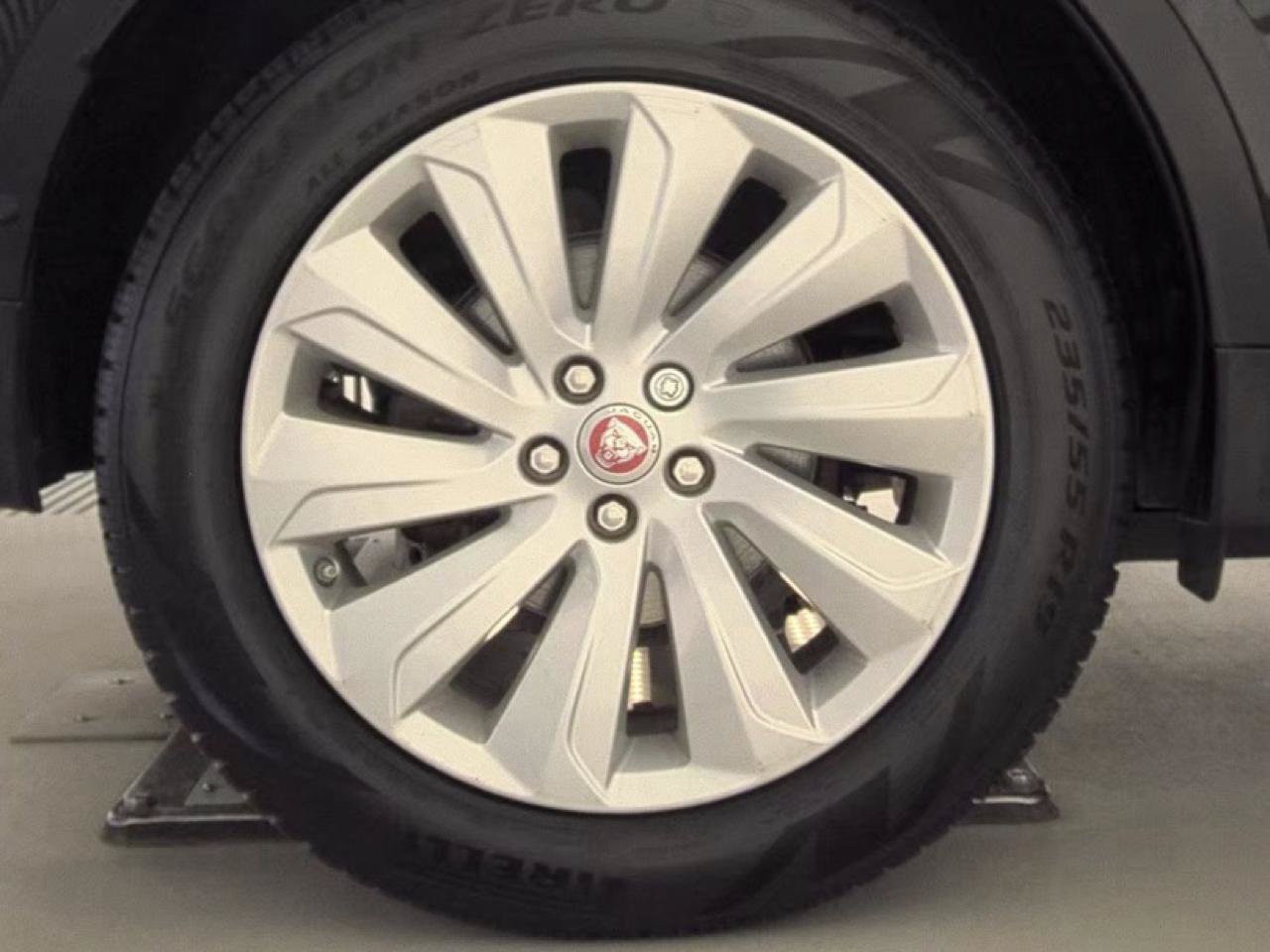 Used 2018 Jaguar E-PACE SE AWD/4WD image 8