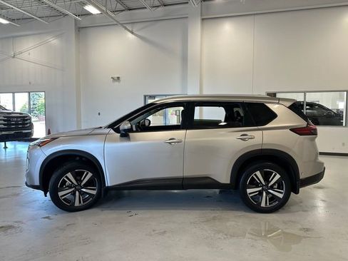 Used 2024 Nissan Rogue SL w/ SL Premium Package AWD/4WD image 9