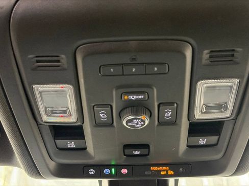 Used 2021 Chevrolet Tahoe Z71 w/ Z71 Signature Package AWD/4WD image 19