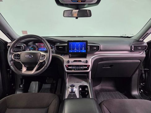 Used 2023 Ford Explorer XLT AWD/4WD image 19