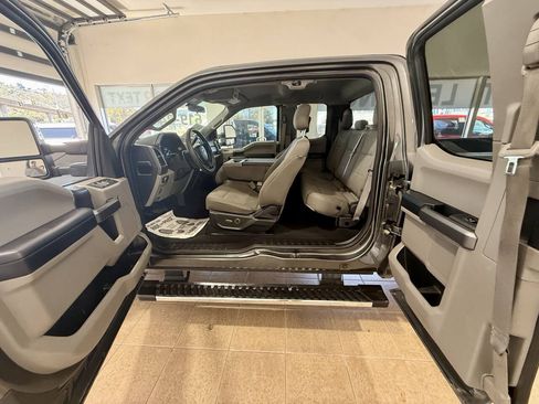 Used 2019 Ford F250 XLT w/ XLT Premium Package RWD image 17