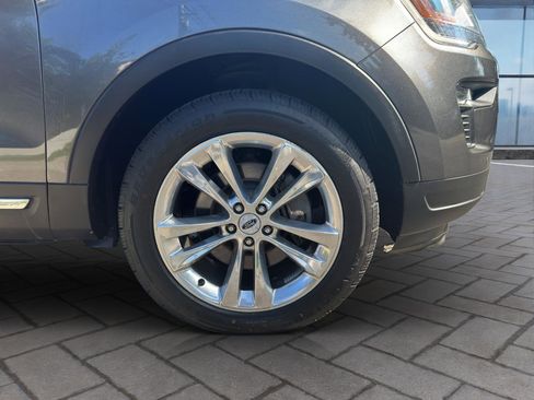 Used 2018 Ford Explorer XLT w/ Equipment Group 202A AWD/4WD image 25