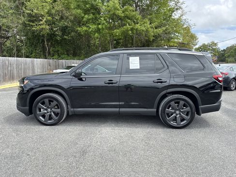 Used 2025 Honda Pilot Sport image 2