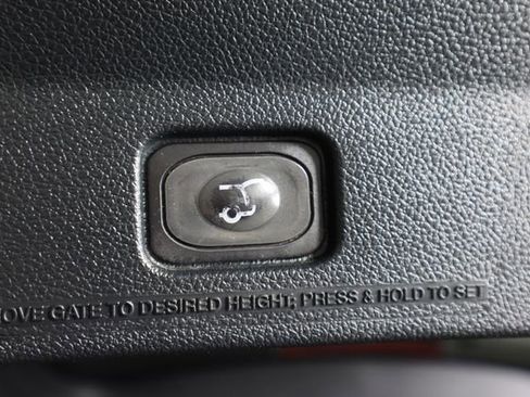 Certified 2018 Ford Explorer XLT w/ Equipment Group 202A image 38